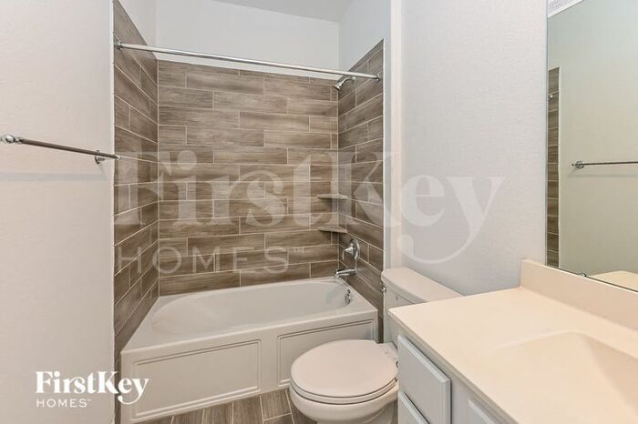 Building Photo - 14907 Lake Shore Ave