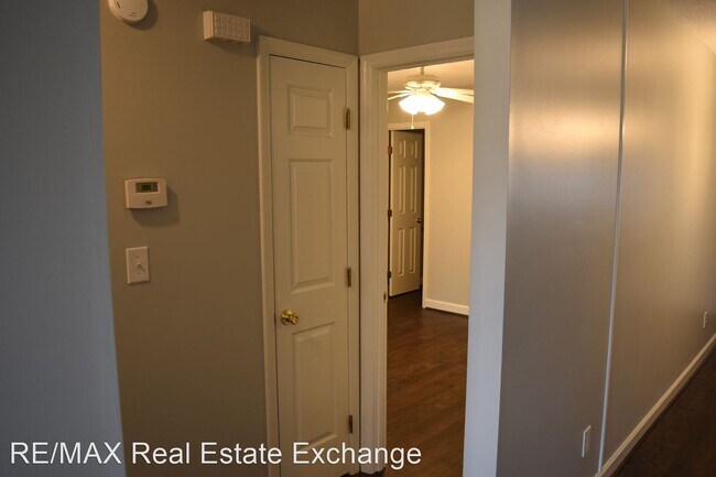 Building Photo - 1000-1008 Pinecrest Dr