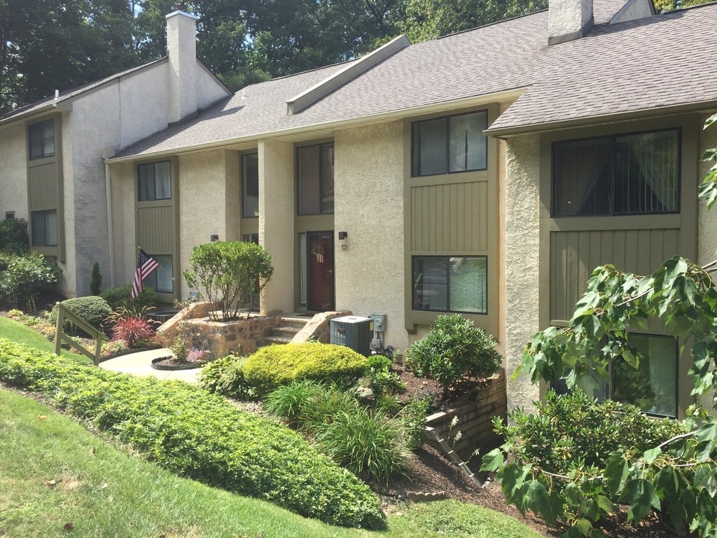 Two interior units; two end units - 443 Lynetree Dr