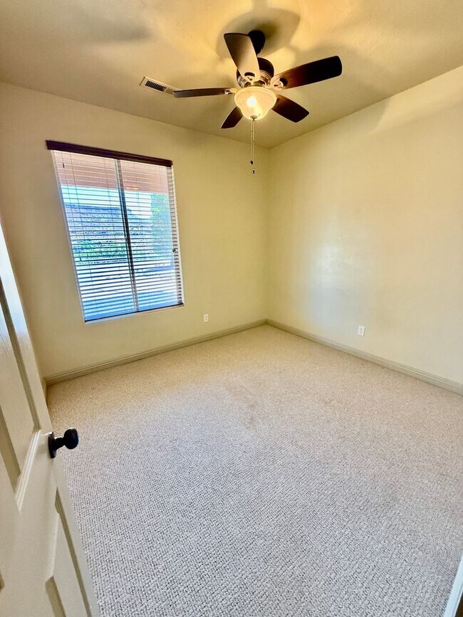 Building Photo - VIEWS in Toquerville Four Bedroom