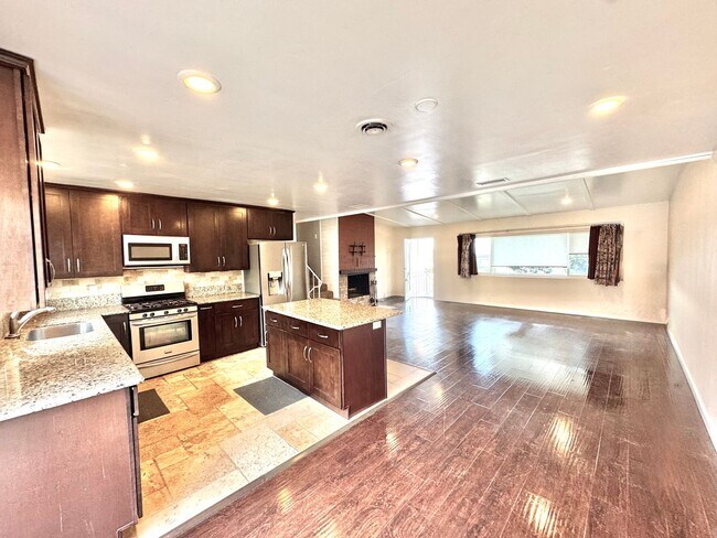 Building Photo - Huge Oak Park Home! 4bd/2.5ba house with incredible yard w/ VIEWS + spa, A/C, garage, W/D!