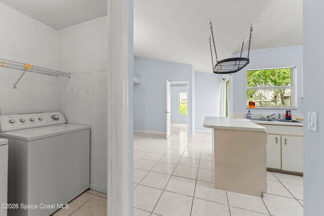Building Photo - 3537 Egret Dr