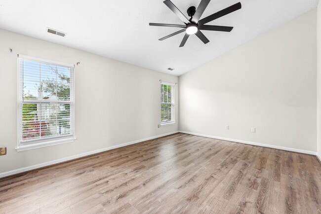 Building Photo - 210 Eisenhower Ct