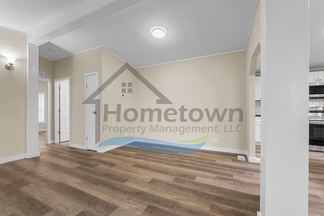 Building Photo - 3 Bedroom 2 Bathroom Home in a Rustic Setting with Mountain Views Available in Blanchard!