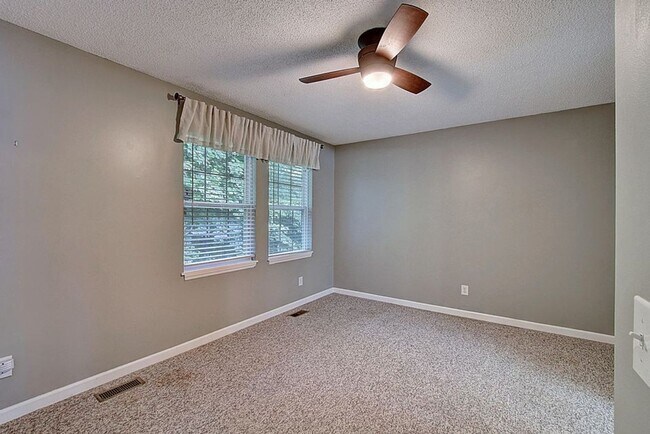 Building Photo - 200 Arrowhead Dr