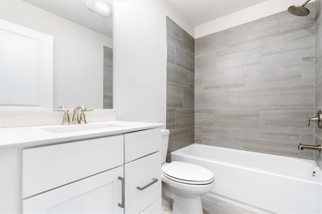 Building Photo - 2560 Clairebrooke Bnd