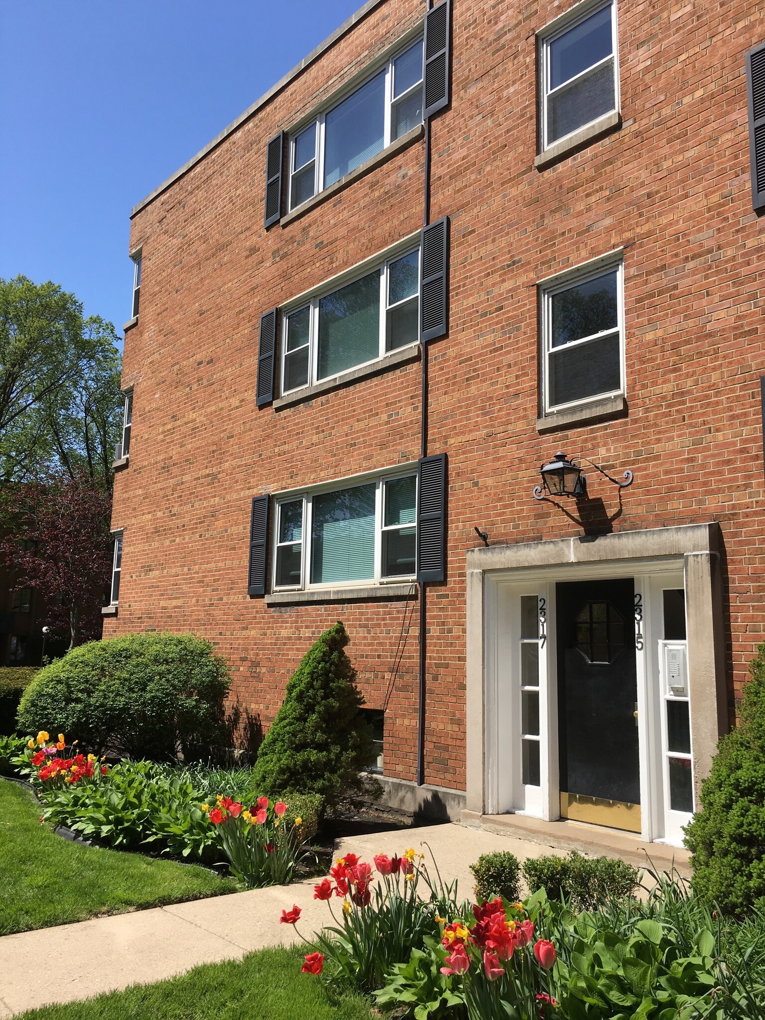 Central Manor - 2311 Central St