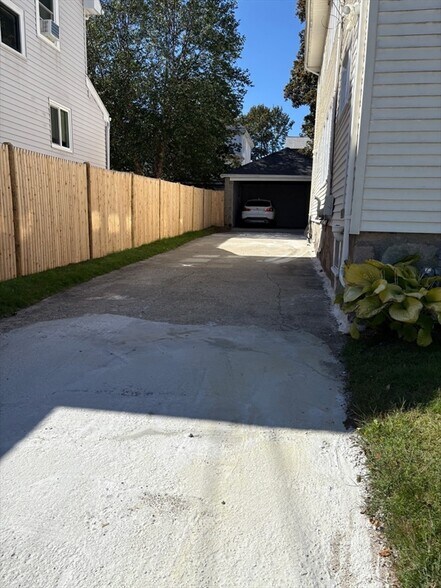 Building Photo - 200 Manthorne Rd