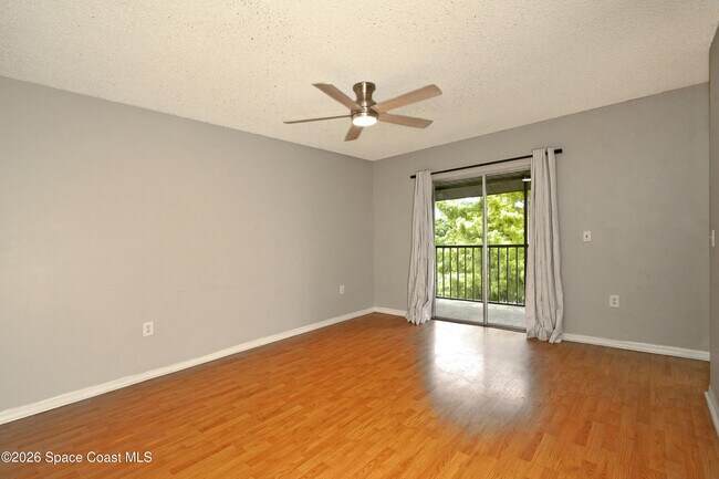 Building Photo - 240 Spring Dr