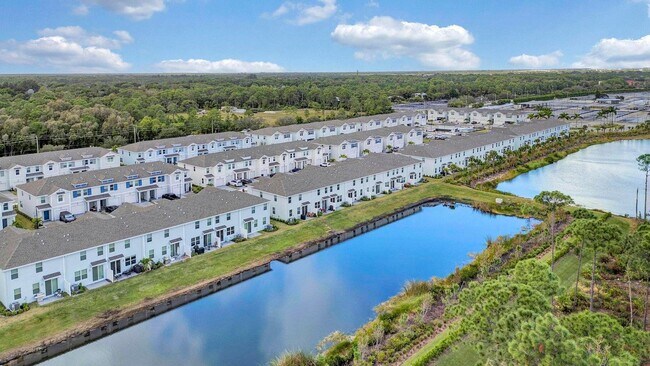 Building Photo - 5748 SE Edgewater Cir