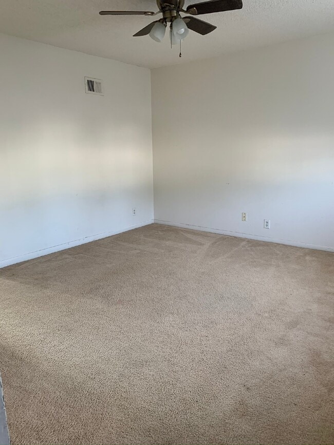 Building Photo - Apartment For Rent