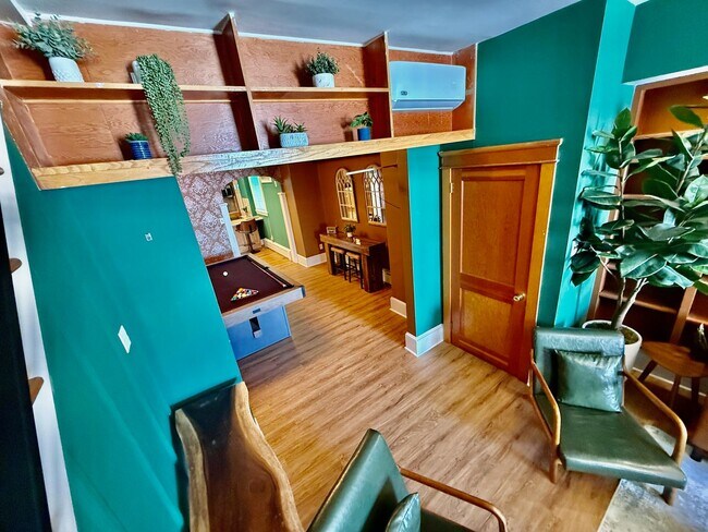 Building Photo - SPACIOUS & MODERN 3 BED/2.5 BA HOUSE w/ AC-Inlaid HARDWOOD Flooring-WASHER/DRYER & Rear PATIO in ...