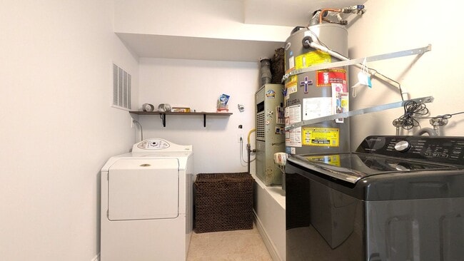 Building Photo - 2806 Atadero Ct