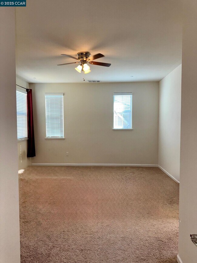 Building Photo - 221 Southpark Ct