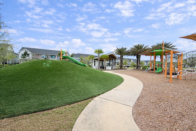 Building Photo - Resort-Style Living in eTown | Gated Community + Top Amenities