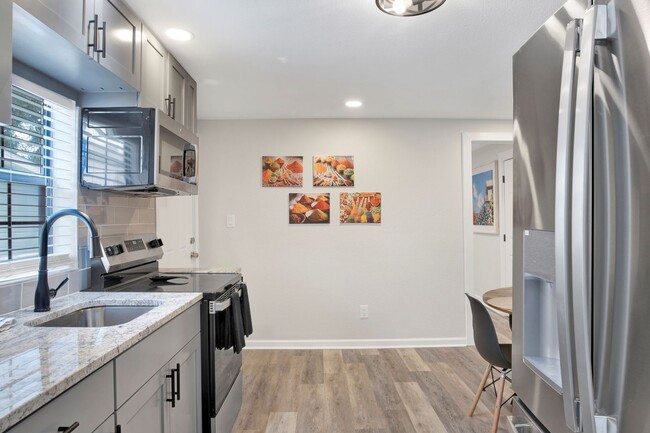 Building Photo - Furnished Downtown Pensacola Home For Rent