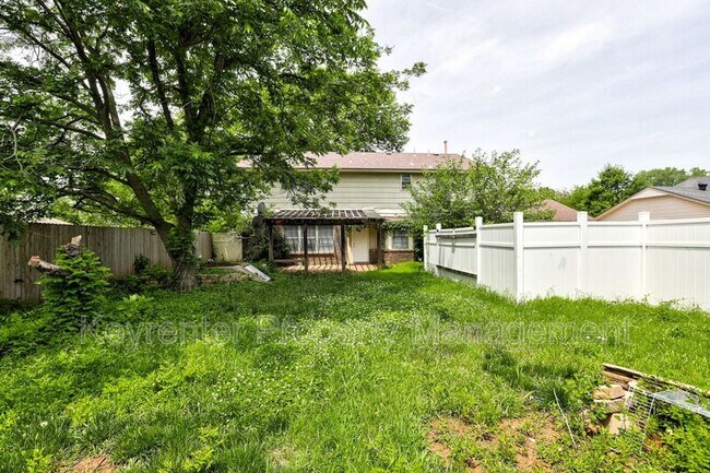 Building Photo - 1701 Oakhurst Ave