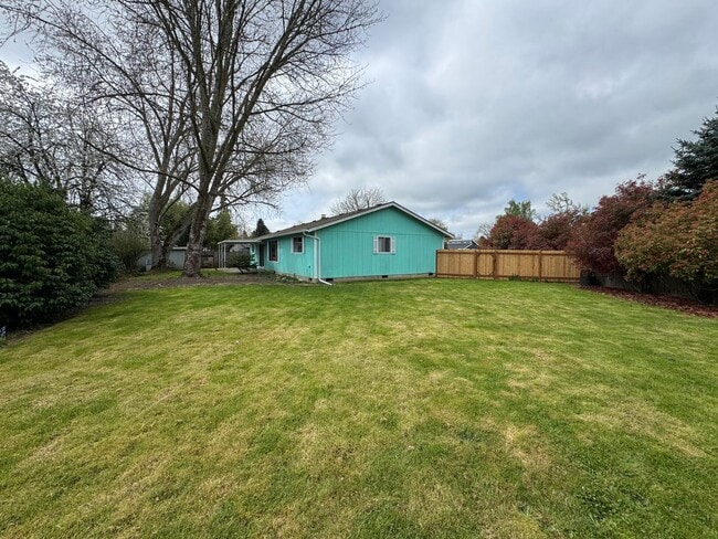 Building Photo - Charming 3 Bed / 2 Bath Ranch on Large Lot – Cul-de-Sac Location – $2,495/mo