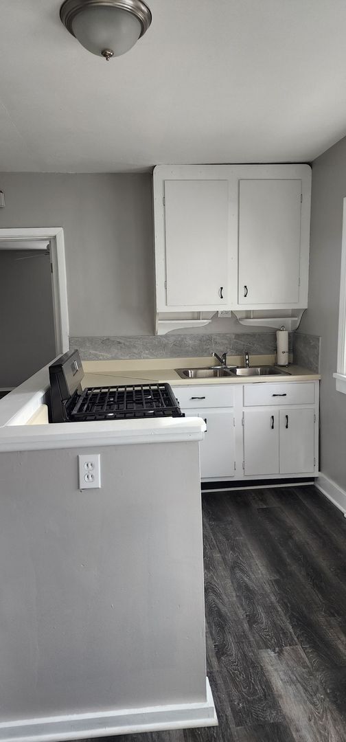 Building Photo - 5944 Engel Ave