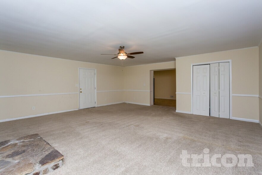 Building Photo - 4045 Bouldervista Dr