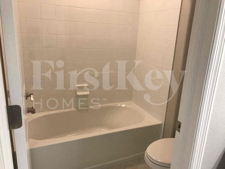 Building Photo - 9901 Victory Gallop Loop