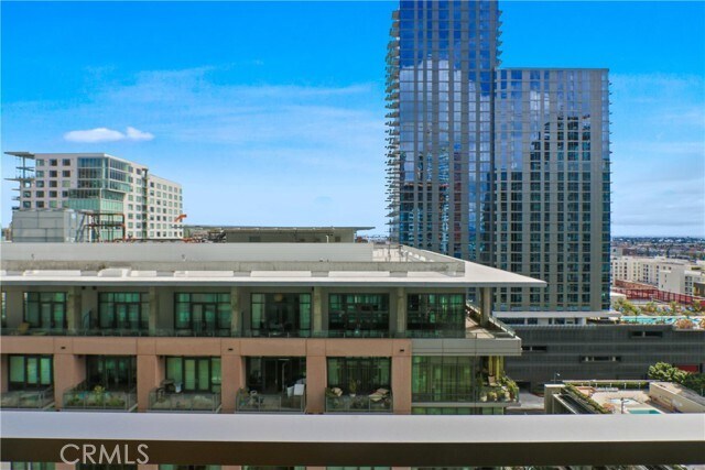 Building Photo - 1100 S Hope St