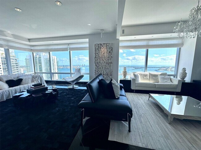 Building Photo - 1425 Brickell Ave