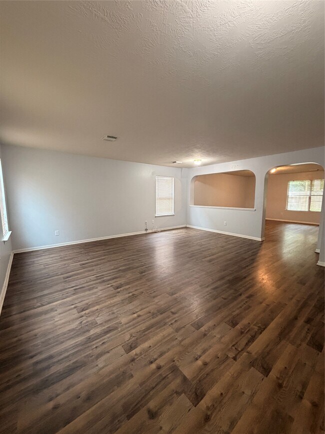 Building Photo - 919 Ivycroft Ln