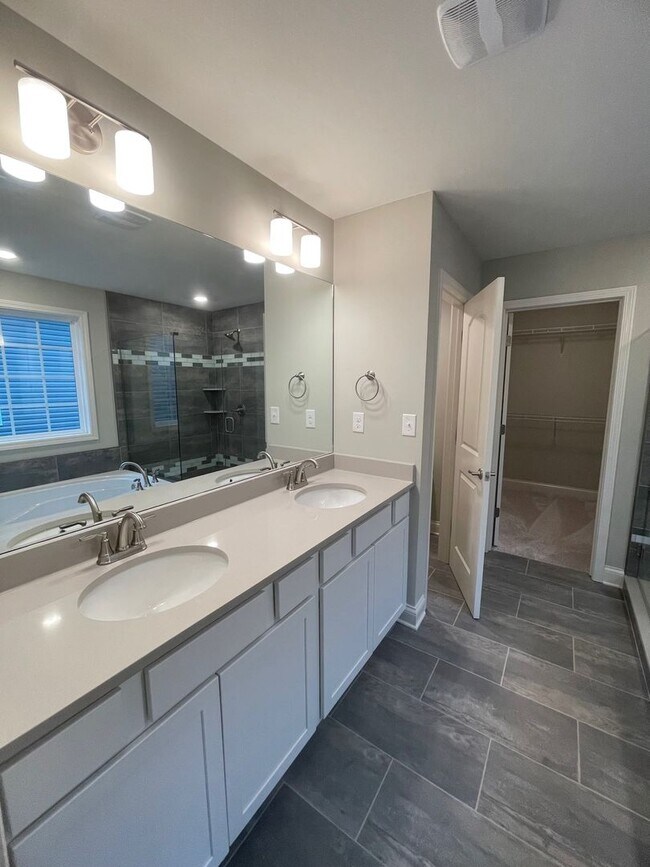 Building Photo - Gorgeous Custom New Build Home!