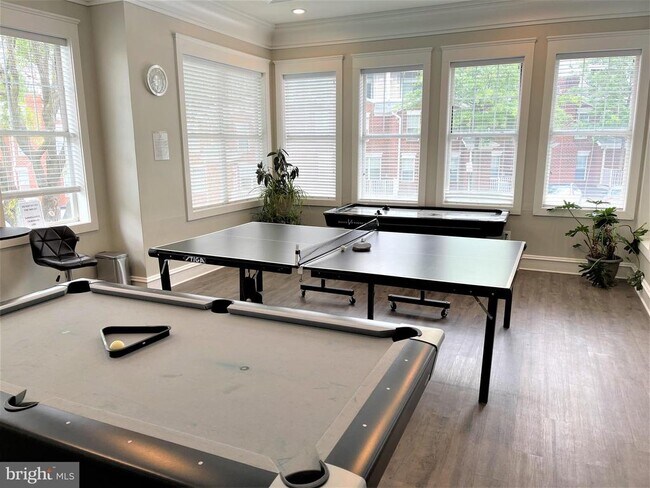 Building Photo - 1641 International Dr