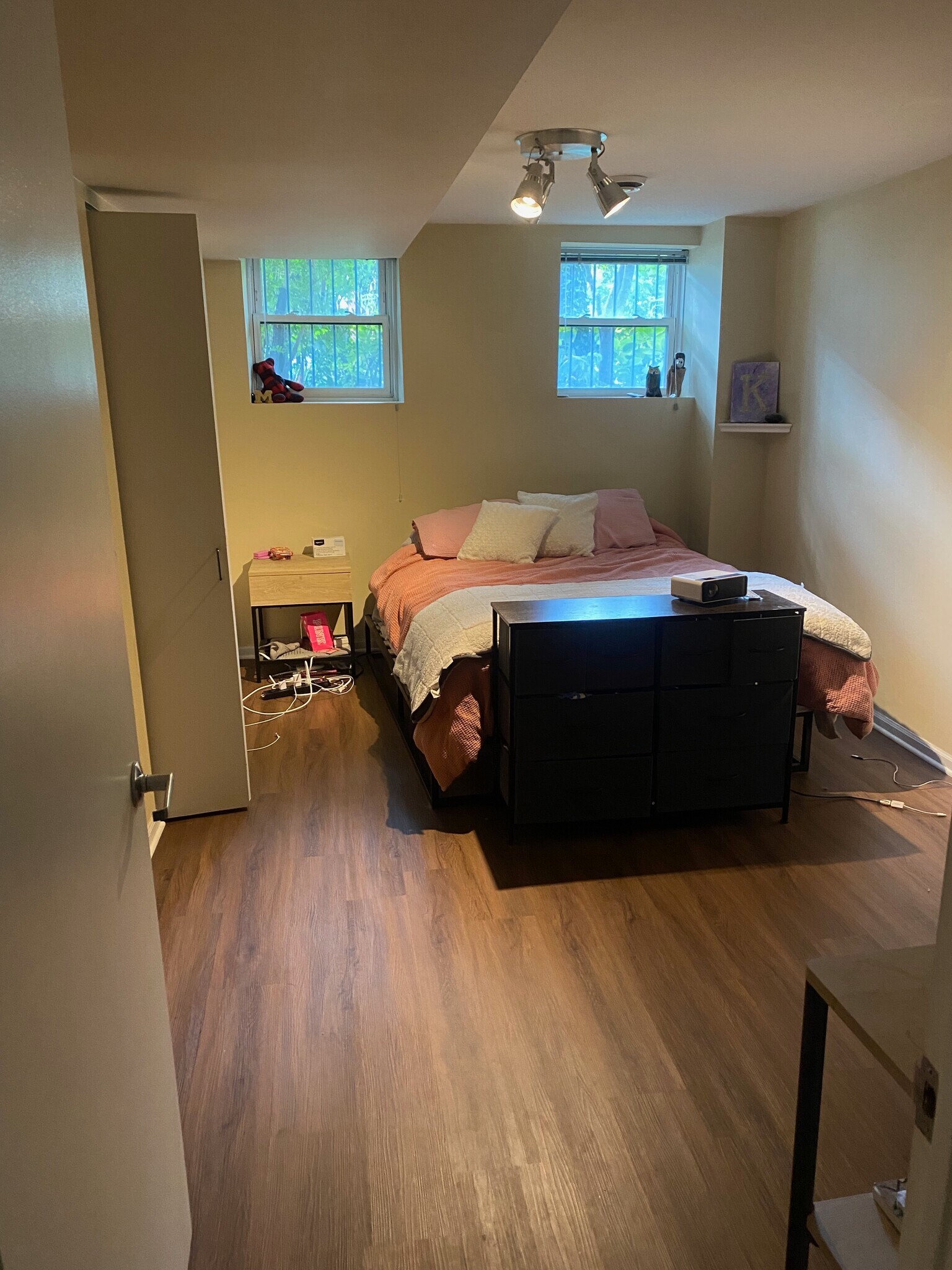 Building Photo - 1255 N Damen Ave