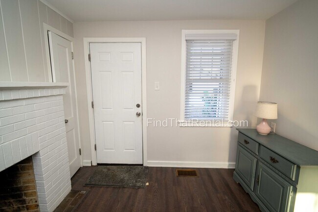 Building Photo - 805 Hamilton St