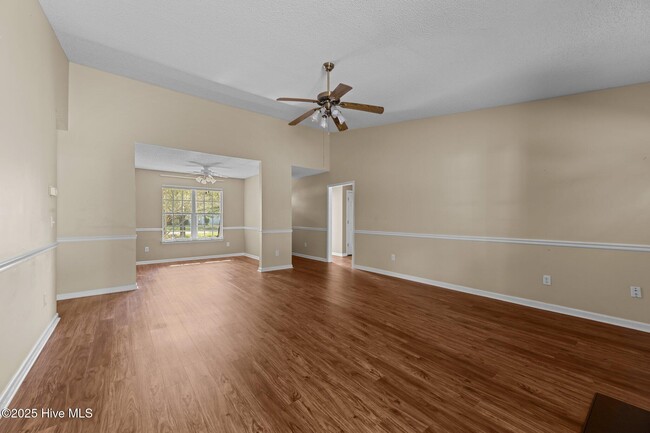 Building Photo - 104 Monterey Cir