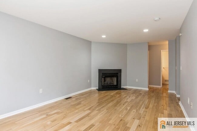 Building Photo - 17 Lackland Ave