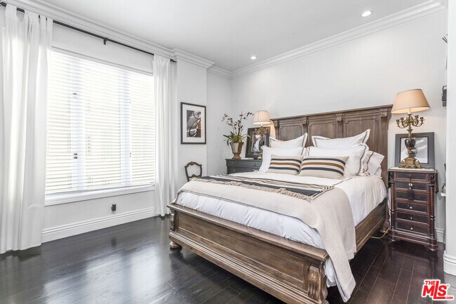 Building Photo - 1424 N Crescent Heights Blvd