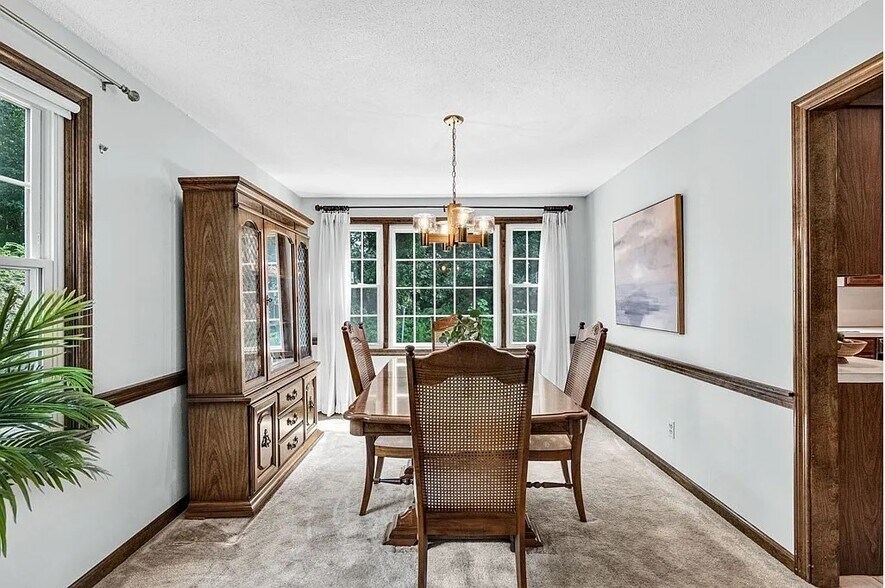 Building Photo - 867 Shaker Rd