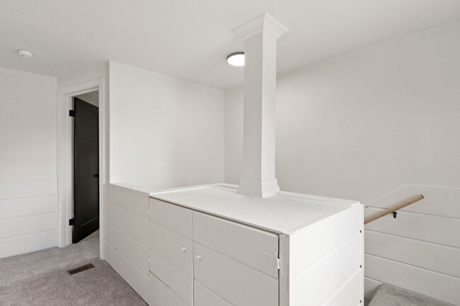 Building Photo - 2521 W Sanson Ave
