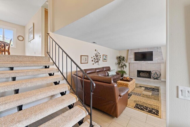 Building Photo - 4866 Park Dr