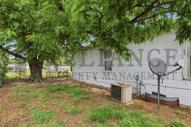 Building Photo - 1718 Walker W St