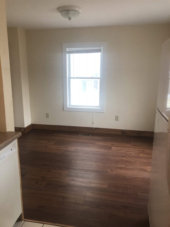 Building Photo - 17 Elm Ct