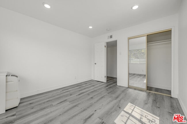 Building Photo - 124 S Almont Dr
