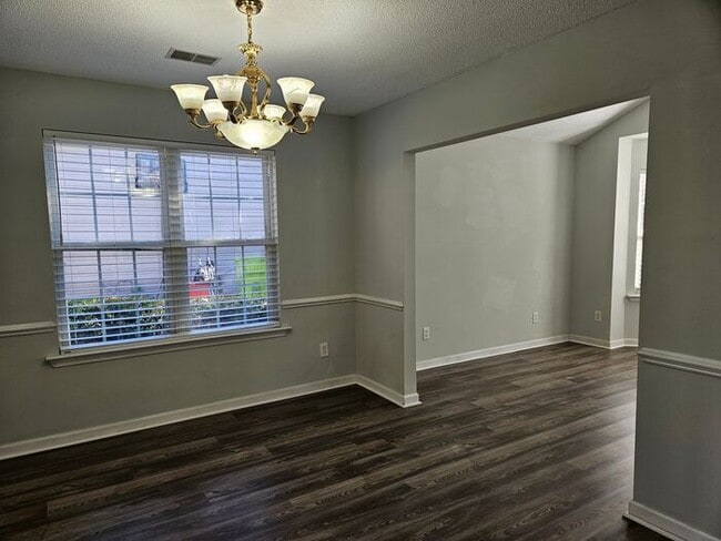 Building Photo - The Oaks at Lake Carolina