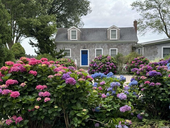 Building Photo - 1429 Peconic Bay Blvd