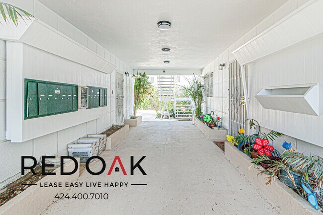 Building Photo - 4505 Santa Rosalia Dr