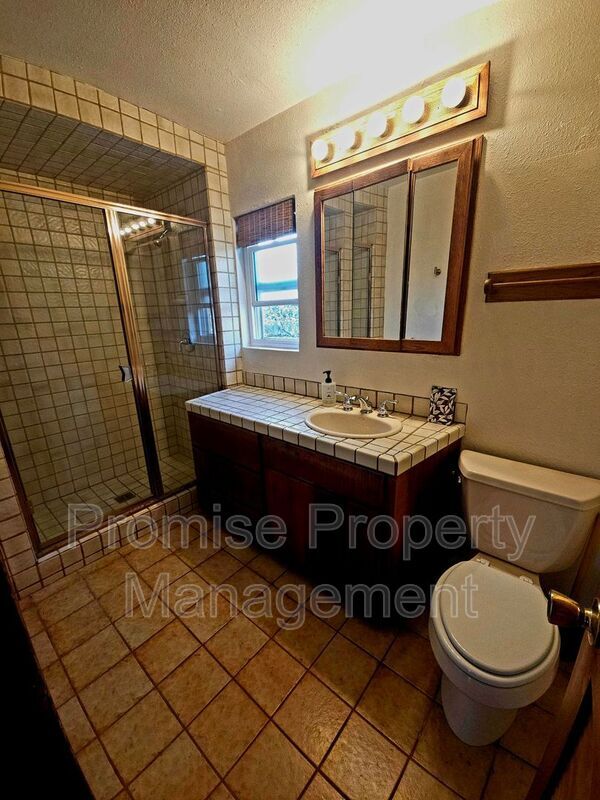 Building Photo - 934 S Myers St