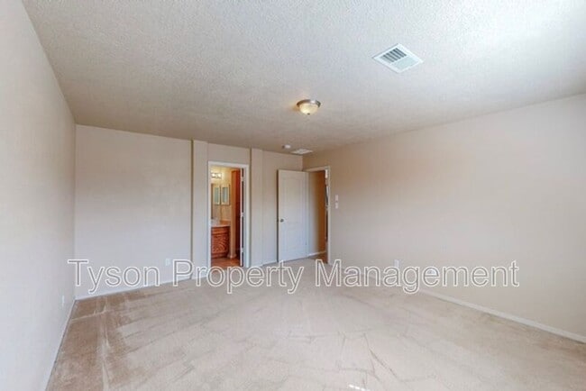 Building Photo - 3739 Clear Creek Rd