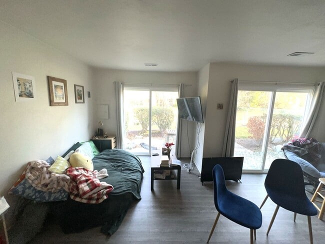 Building Photo - 3 bedroom / 1.5 bathroom. The Midlands