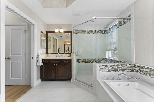 Building Photo - 315 Bay Colony Dr N