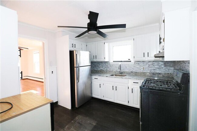 Building Photo - 65 Friendship St