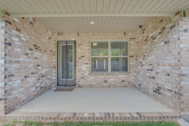 Building Photo - Spacious 4BR/2BA Brick Home with 2-Car Garage, Granite Kitchen, Vaulted Ceilings & Fully Fenced B...